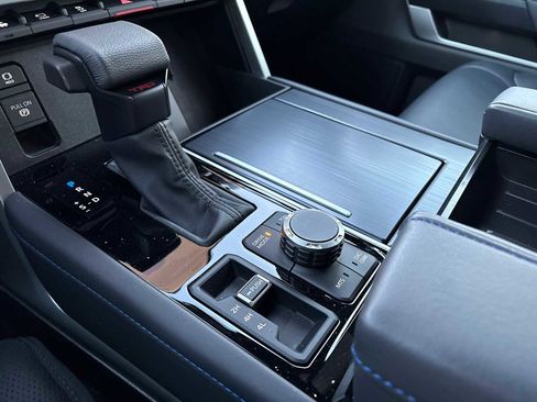 Used 2025 Toyota Sequoia Platinum image 25