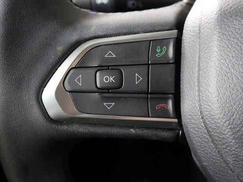 Used 2025 Jeep Compass Latitude image 37