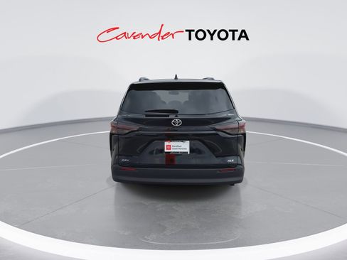 Certified 2026 Toyota Sienna XLE image 7