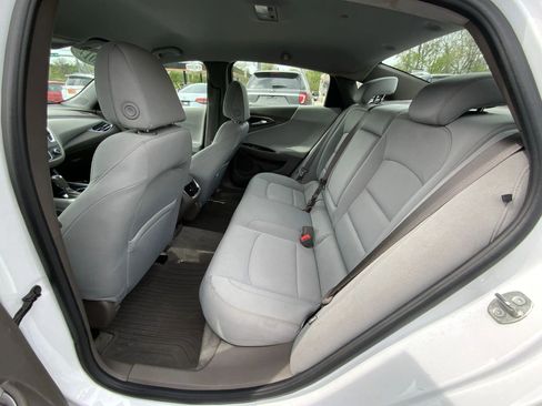 Used 2017 Chevrolet Malibu LT FWD image 23