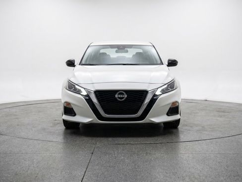 Used 2025 Nissan Altima 2.5 SV FWD image 2