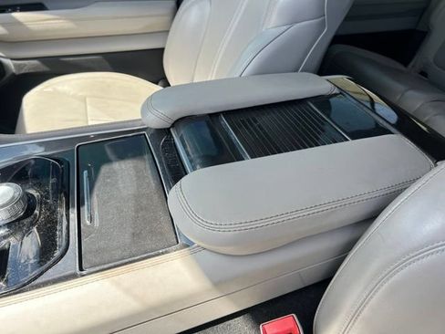 Used 2022 Jeep Wagoneer Series I w/ Premium Group I AWD/4WD image 29