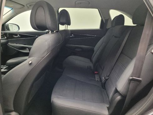 Used 2016 Kia Sorento FWD w/ LX Convenience Package image 18
