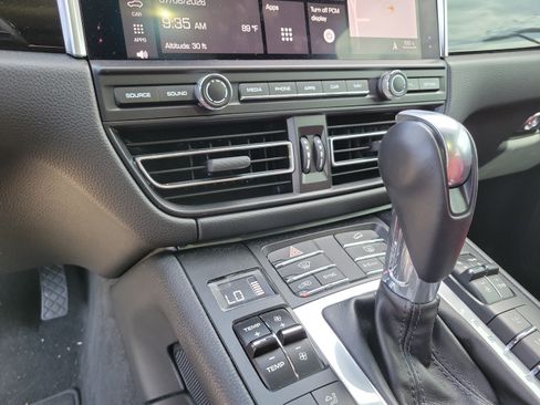 Used 2021 Porsche Macan S AWD/4WD image 18