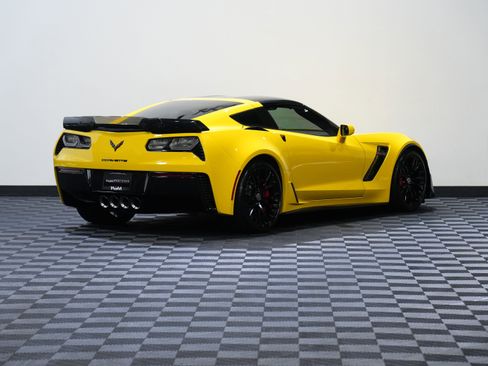 Used 2017 Chevrolet Corvette Z06 w/ Z07 Performance Package RWD image 6