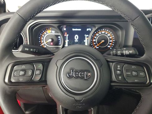 Used 2025 Jeep Wrangler Unlimited Rubicon w/ Convenience Group AWD/4WD image 24