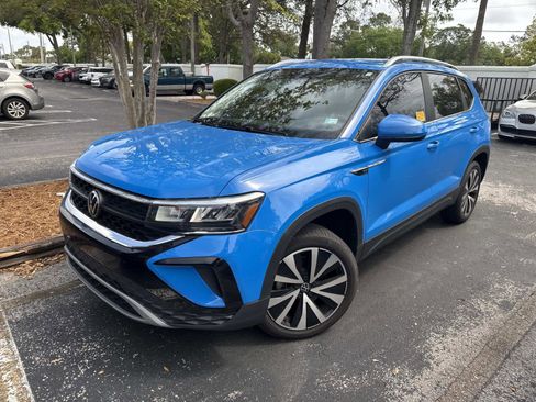 Used 2022 Volkswagen Taos SE image 2