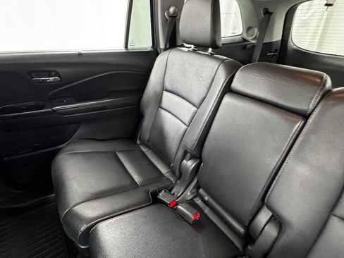 Used 2017 Honda Pilot Touring image 14