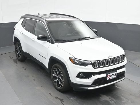 Used 2025 Jeep Compass Limited AWD/4WD image 33