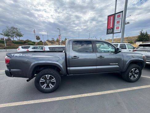 Used 2019 Toyota Tacoma TRD Sport w/ Technology Package RWD image 8