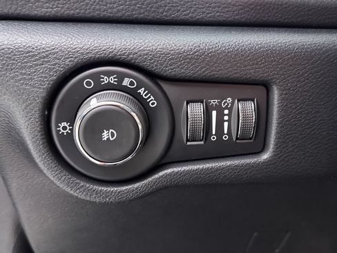 New 2026 Chrysler Pacifica Select AWD/4WD image 33