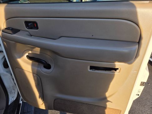 Used 2004 GMC Yukon XL SLT w/ Preferred Equipment Group image 12