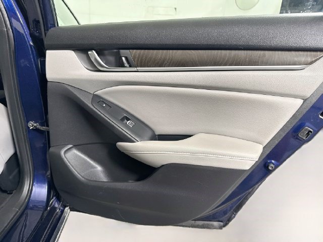 Used 2018 Honda Accord Touring image 27