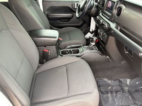 Used 2021 Jeep Gladiator Sport AWD/4WD image 11