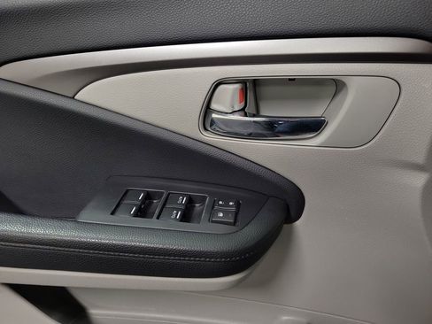 Used 2020 Honda Pilot LX image 19