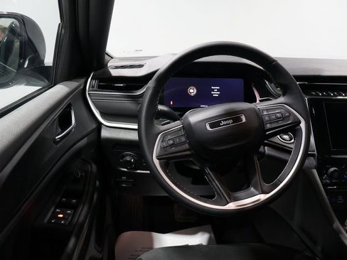 Used 2024 Jeep Grand Cherokee L Altitude image 15