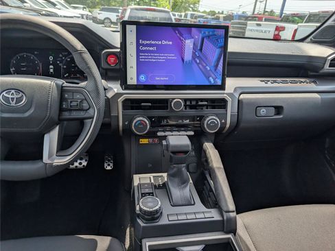 Used 2025 Toyota Tacoma TRD Sport w/ TRD Sport Upgrade Package AWD/4WD image 18