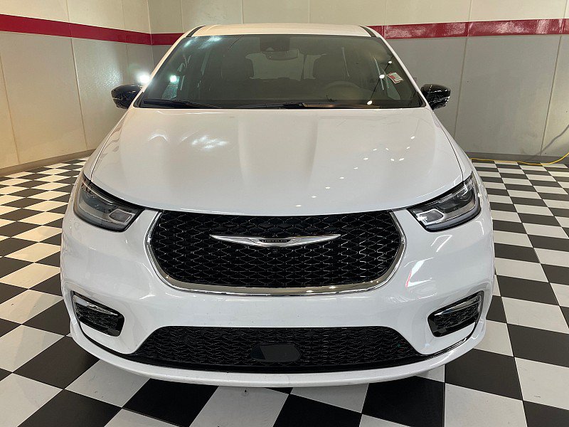 Used 2026 Chrysler Pacifica Select FWD image 2