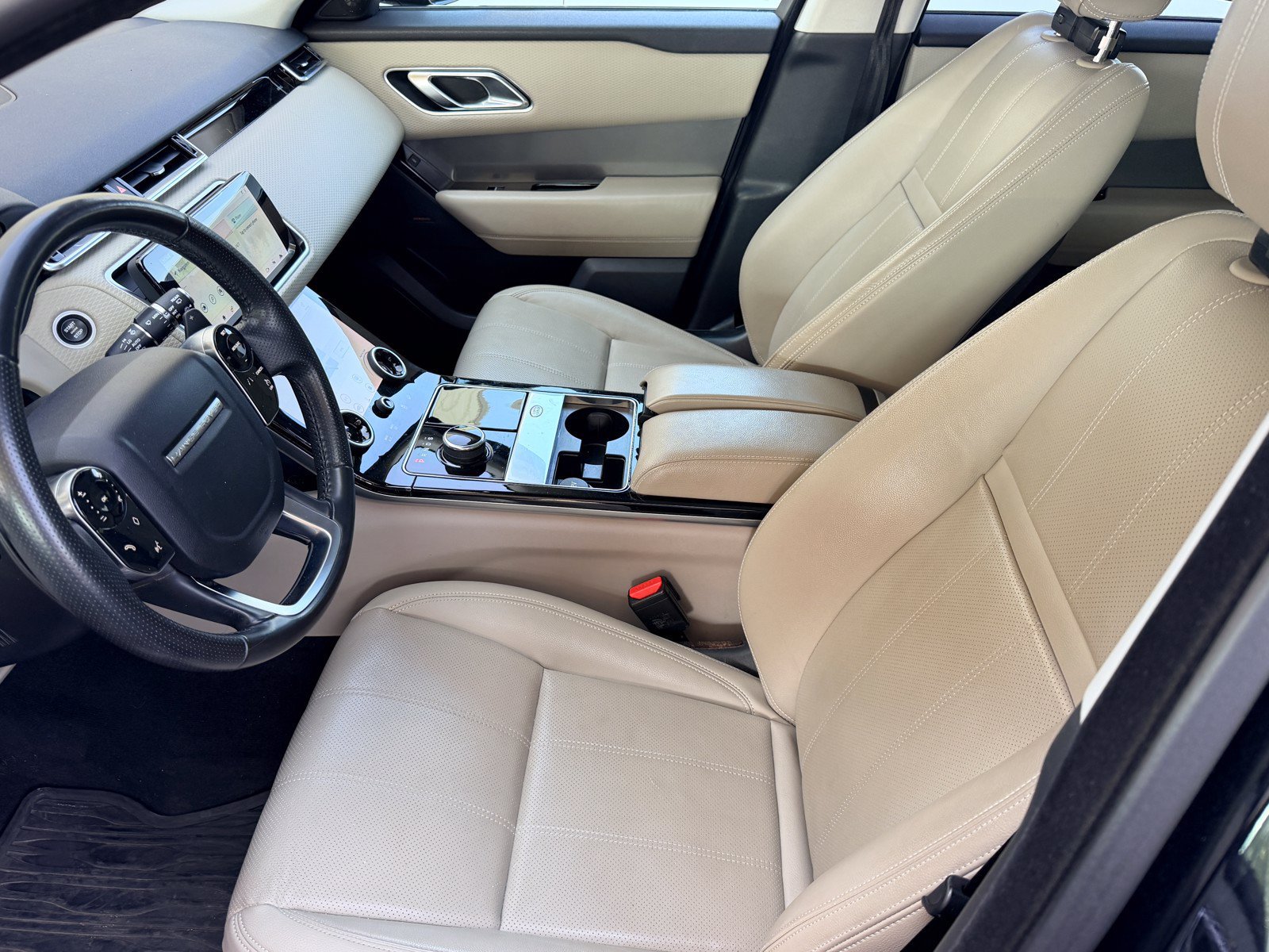 Used 2018 Land Rover Range Rover Velar S AWD/4WD image 14