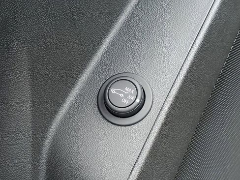 Used 2023 Chevrolet Equinox LT image 23