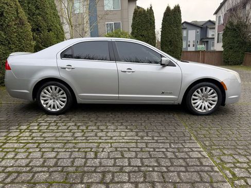 Used 2010 Mercury Milan Hybrid image 2