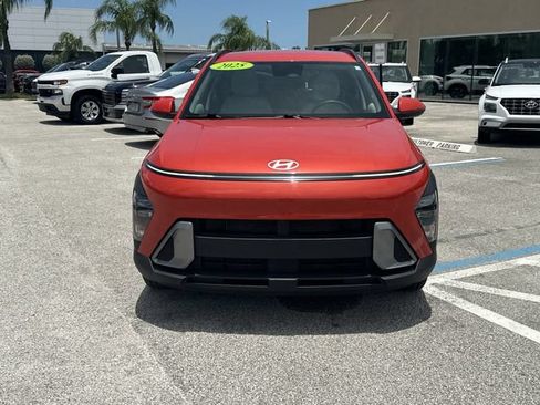 Used 2025 Hyundai Kona SEL FWD image 3