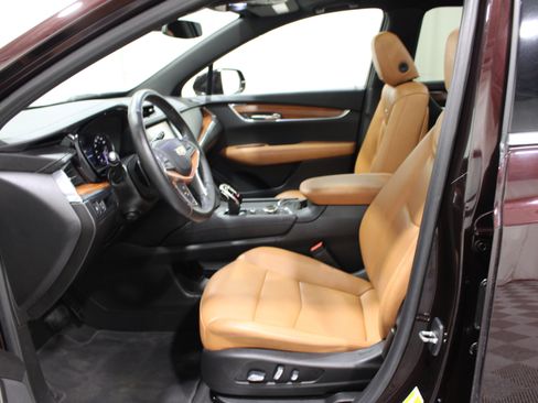 Used 2020 Cadillac XT5 Premium Luxury FWD image 3