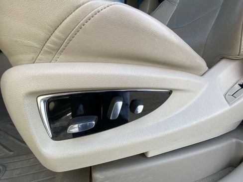 Used 2018 Cadillac Escalade Luxury AWD/4WD image 12
