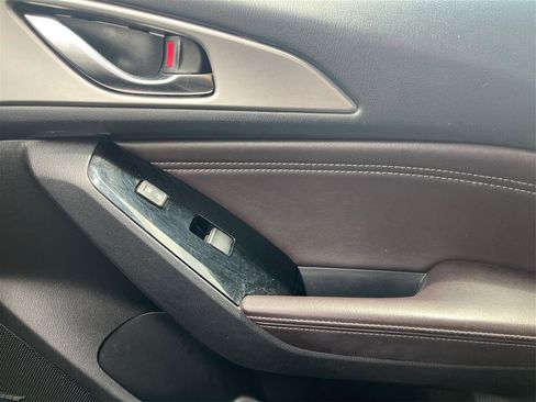 Used 2018 MAZDA MAZDA3 Touring FWD image 21