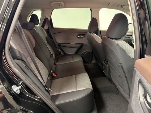 Used 2023 Nissan Rogue SV FWD image 31