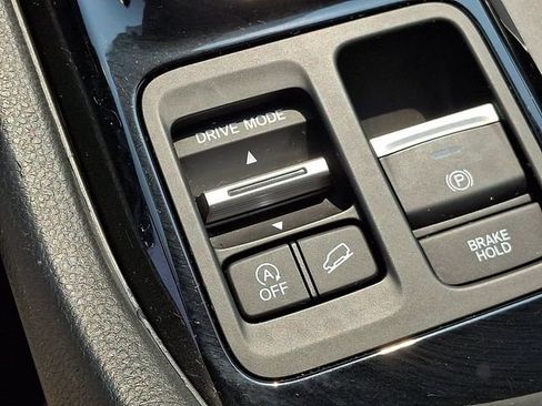 Used 2025 Honda Pilot Touring image 29