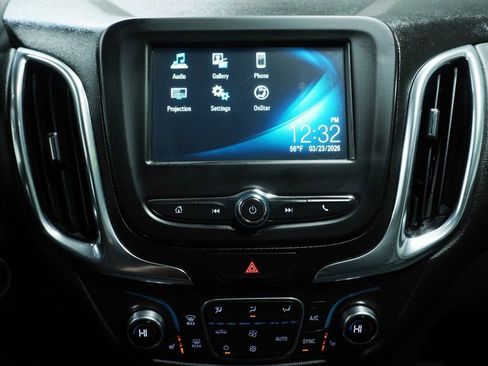 Used 2018 Chevrolet Equinox LT image 18