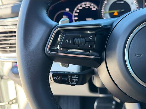 Used 2023 Porsche Panamera 4S w/ Premium Package image 36