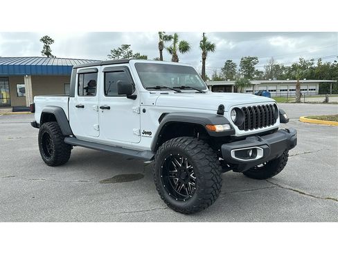 Used 2024 Jeep Gladiator Sport AWD/4WD image 8