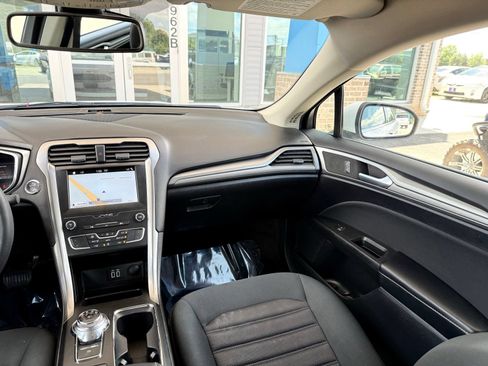 Used 2019 Ford Fusion SE FWD image 21