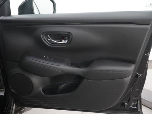 Used 2025 Honda HR-V LX image 11