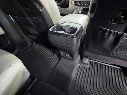 Used 2024 Kia Telluride EX w/ EX Captain's Chair Package FWD image 34