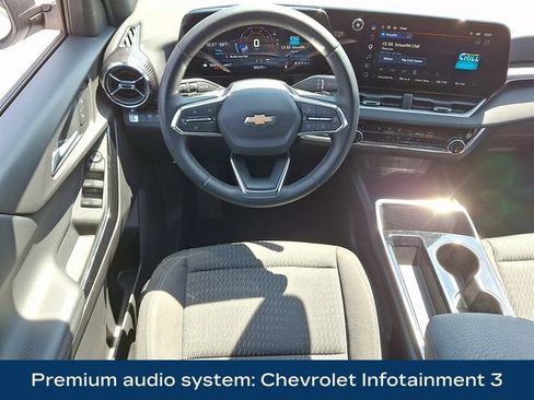 Used 2025 Chevrolet Equinox LT image 3
