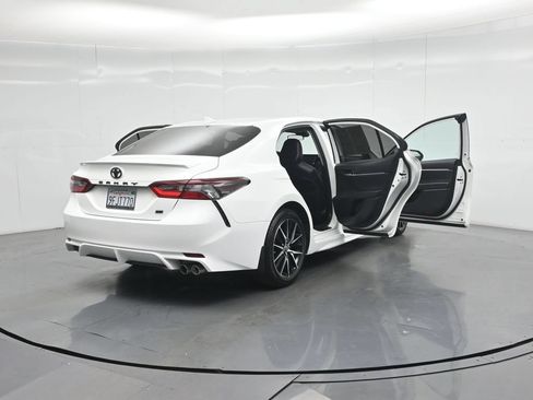 Used 2023 Toyota Camry SE FWD image 5