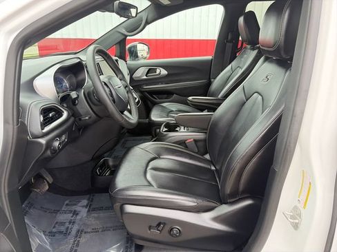 Used 2024 Chrysler Pacifica Limited FWD image 22