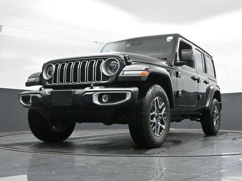 Used 2025 Jeep Wrangler Unlimited Sahara AWD/4WD image 43