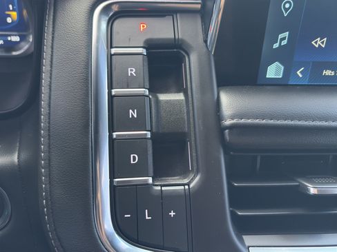 Used 2023 Chevrolet Tahoe Z71 w/ Luxury Package AWD/4WD image 30