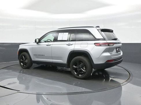 Used 2024 Jeep Grand Cherokee Altitude AWD/4WD image 5