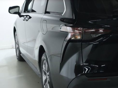 Used 2024 Toyota Sienna XLE image 16