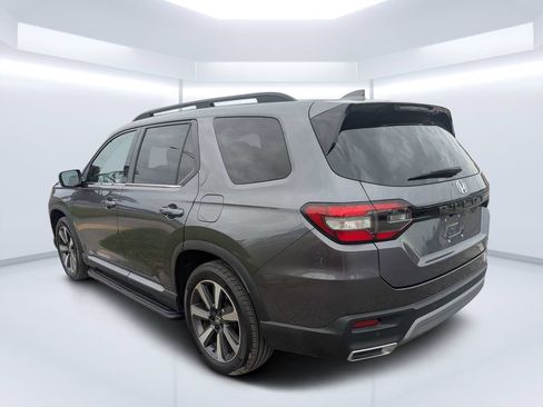 Used 2023 Honda Pilot Touring image 4