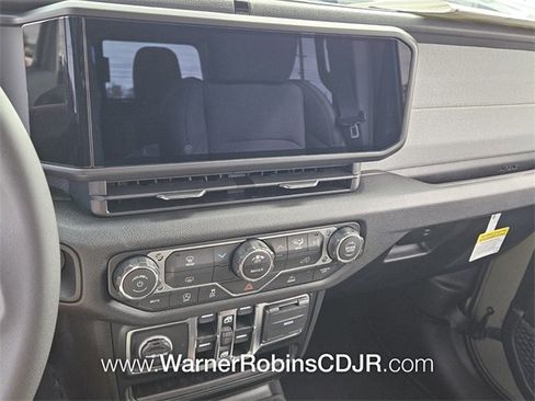 New 2025 Jeep Gladiator Sport image 19