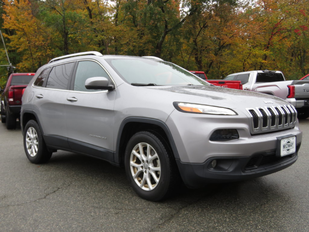 Used 2016 Jeep Cherokee Latitude w/ Safety/Convenience Group AWD/4WD image 3