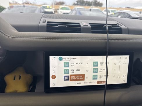 Used 2023 Land Rover Defender 110 S image 9