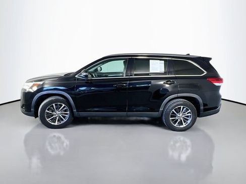 Used 2019 Toyota Highlander XLE FWD image 5