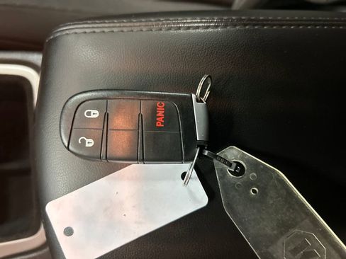 Used 2021 Jeep Grand Cherokee Laredo image 22